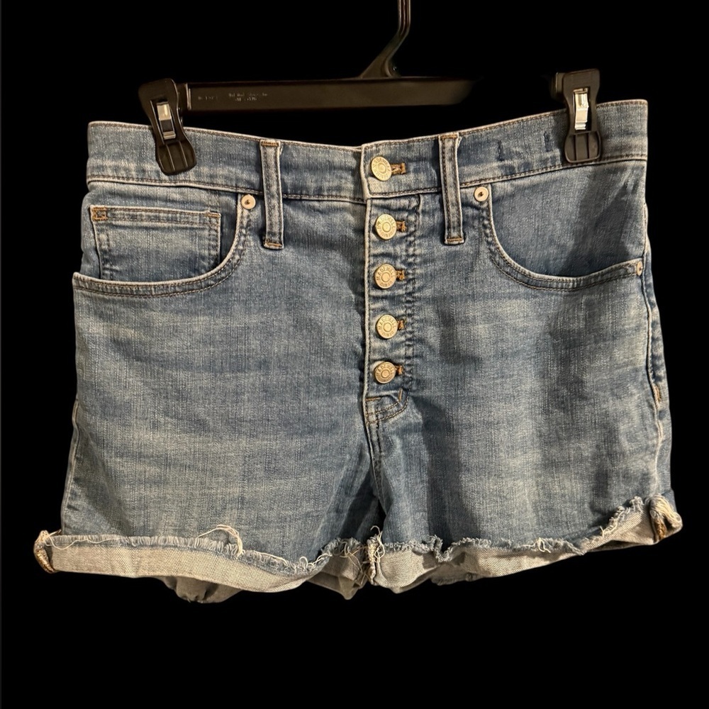 Madewell High-Rise Denim Shorts in Burke Wash: Button-Front Edition - Picture 3 of 6